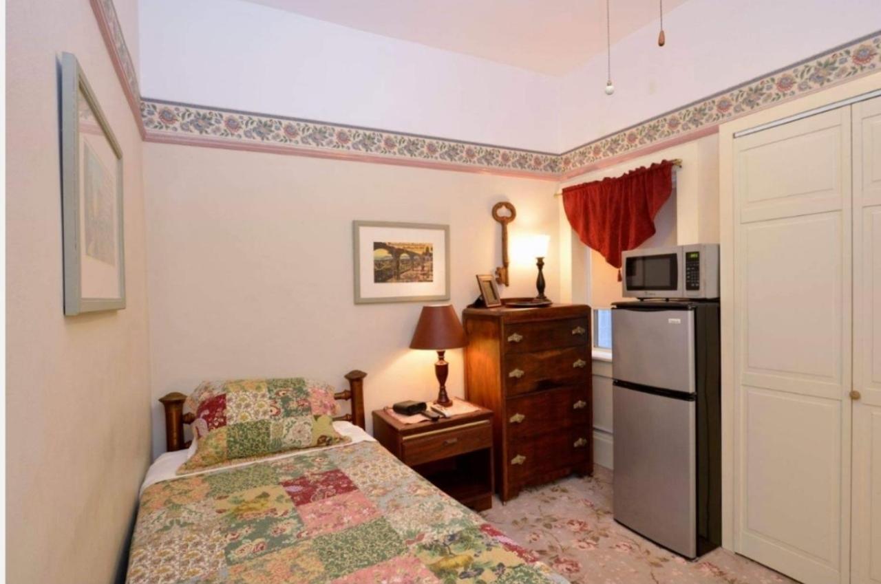 Single Room with Shared Bathroom
